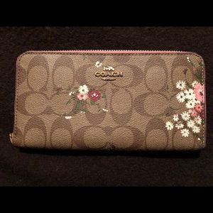 Coach Zip Signature Wallet W/Floral Print Khaki